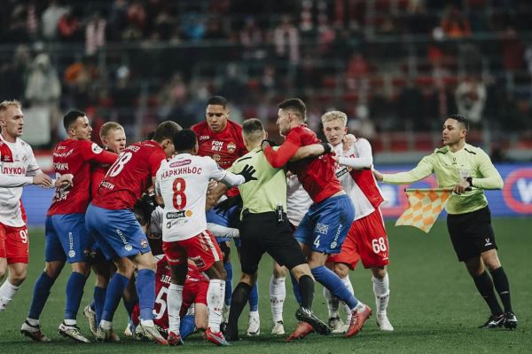 Стало известно, сколько матчей пропустят Литвинов и Роша за драку в дерби ЦСКА - "Спартак"